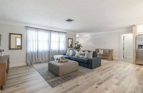 Seminole House | Saltwater Pool | Renovated | Private Home | Seminole