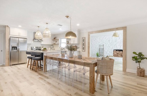 Seminole House | Saltwater Pool | Renovated | Private Home | Seminole