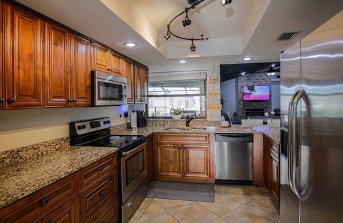 Apollo Beach House | Saltwater Pool | Waterfront | BBQ & Firepits | Smart Home | Kayak