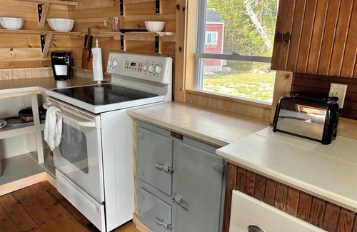 DownEast and Acadia Maine Cabin | Saltwater Serenade Priv SANDY beach with Bayview for Miles