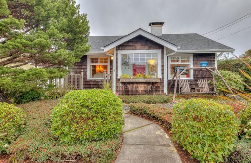 Seaside House | Saltworks Cottage - Meredith Lodging