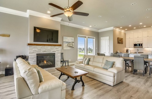 Indian Beach House | Salty Blue Mermaid | Newly Built, Fireplace!