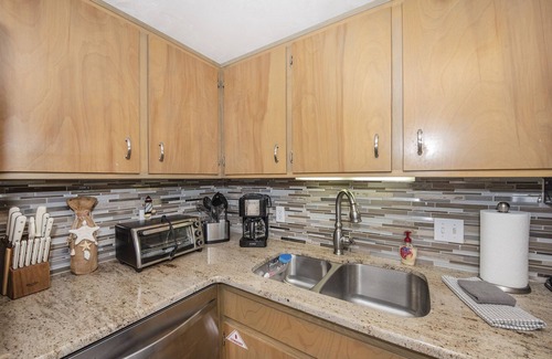 Panacea Condo | Salty Breezes, Panacea.Bay Front, Wrap Around Balcony, Pool, NO BOATS