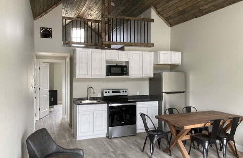 Monroe City Cabin | Salty Cedar Cabins #3