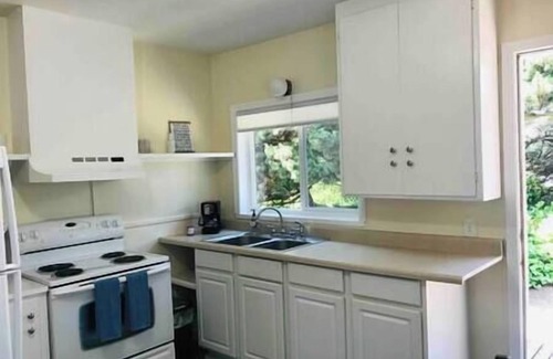 Waldport Apartment | Salty Crab & Seahorse - Fire Pit