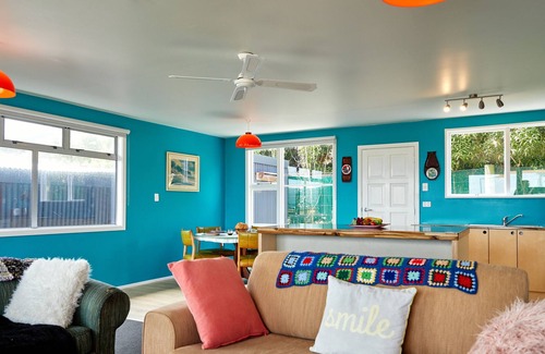 South Bay House | SALTY DOG COTTAGE - KAIK?URA HOLIDAY HOME, pet friendly in Kaikoura