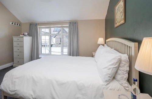 Ballycotton Hotel | Salty Dog Restaurant, Pub & Guesthouse