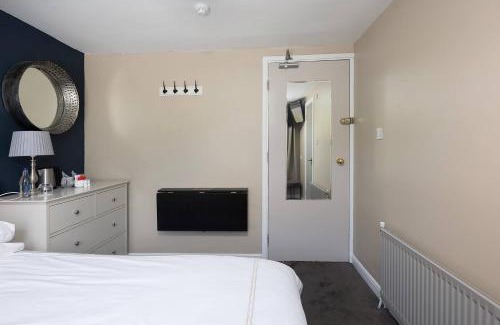Ballycotton Hotel | Salty Dog Restaurant, Pub & Guesthouse