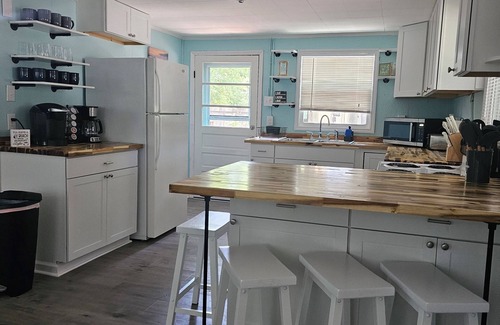 Tranquil Harbour House | "Salty Dogs: Your Dog-Friendly Haven for Coastal Getaways!"