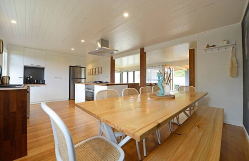 Rosebud House | Salty Escape - Family friendly 4 bedroom, 2 bathroom house with Smart TVs and WIFI
