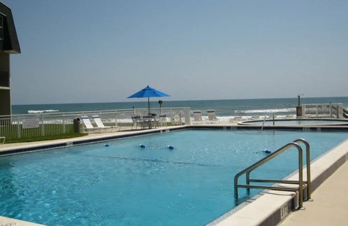 New Smyrna Beach Condo | Salty Hippo Condo on New Smyrna Beach sleeps 6