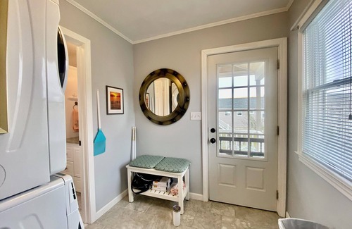 Milford House | SALTY KISSES COZY BEACH HOUSE/BEACH ACCESS ACROSS STREET WATER VIEW