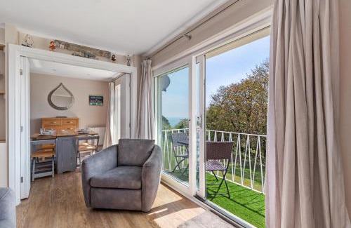 Pembroke Apartment | Salty Kisses - Sea Front Aparment