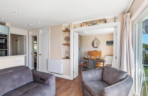 Pembroke Apartment | Salty Kisses - Sea Front Aparment