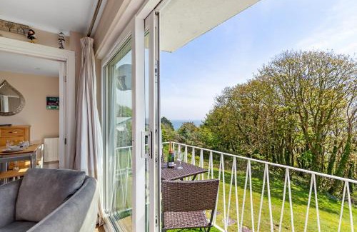 Pembroke Apartment | Salty Kisses - Sea Front Aparment