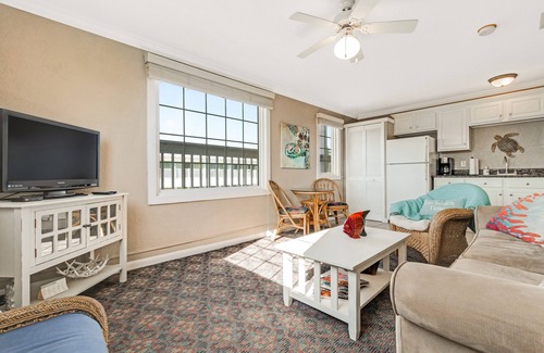 Flagler Beach Condo | Salty Kisses Seaside Condo just steps to the beach and fishing pier