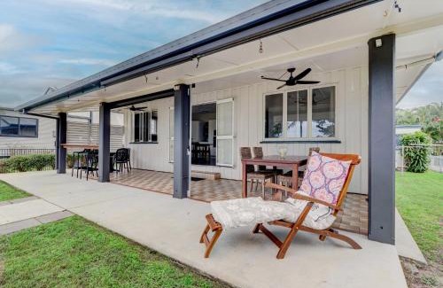 Kurrimine Beach House | Salty Lodge - beach-front paradise!