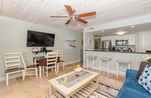 Rockport Condo | Salty Pelican | Views + Pool, Hot Tub & Fishing