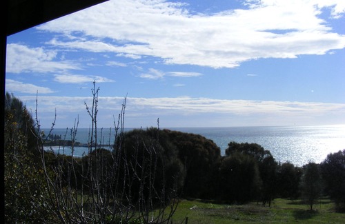 Penneshaw House | Salty Sea-birds Loft Spectacular Views