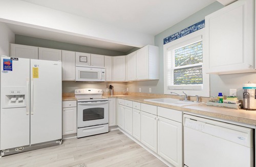 Folly Beach Villa | Salty Shack #B - Across from the Beach - Central Location