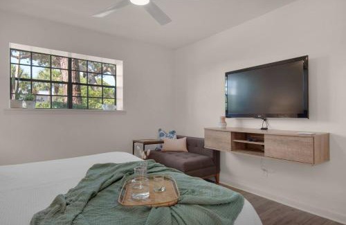 Miramar Beach Apartment | *Salty Siesta* Cozy 3BR-Walk to Beach-Pools-Golf!