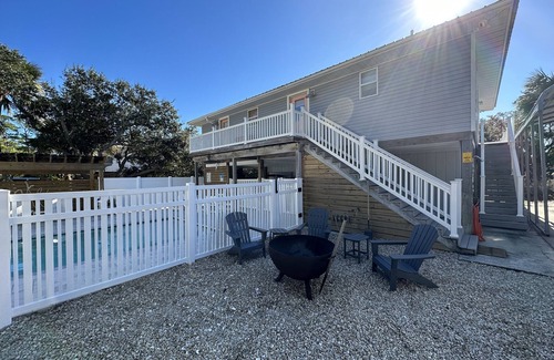 East End House | *Salty Sol*-Heated Pool, Golf Cart available to rent, short walk to the beach!🏝