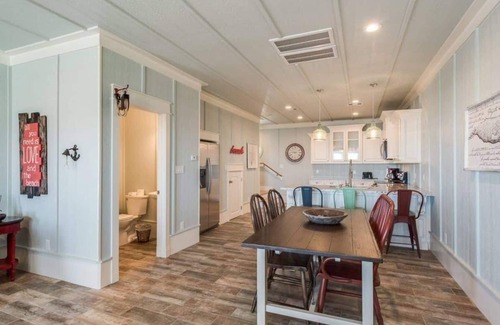 Crystal Beach House | Salty Suites, beachfront, opt golf cart