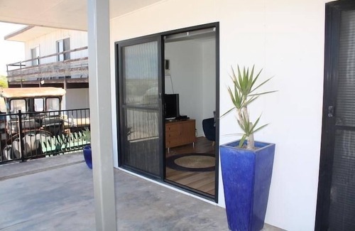 Warrenben House | Salty Verandah - Perfect position in the Original Township