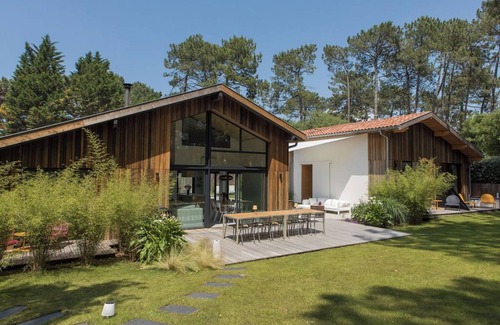 Soustons Villa | Salty Woods Lodge 6 bedrooms & 6 bathrooms Walking distance from beach 12p