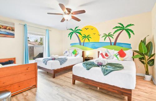 Clearwater House | SaltyLux16 Heated Saltwater Pool, Near Beach, Honeymoon Island, Farmer market
