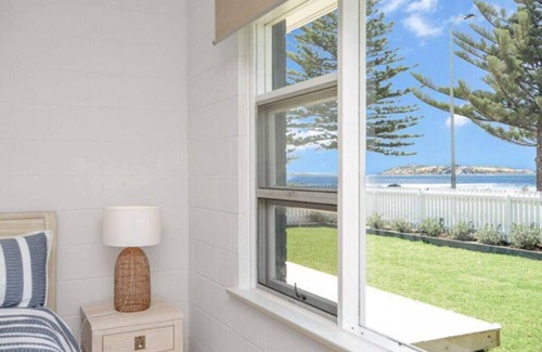 Encounter Bay House | Saltys, 4BRM, Beachfront, WIFI
