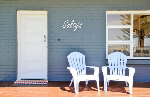 Encounter Bay House | Saltys, 4BRM, Beachfront, WIFI