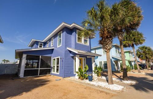Port Aransas House | SaltyWaves CozyCottage CloseToBeach SharedPool Pets GamesGrill