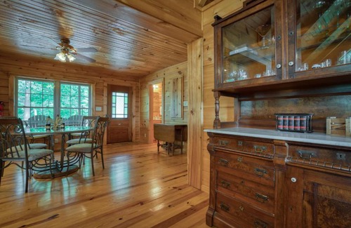 Lynn House | Saluda Cabin Home Amazing Mountain Views Pets Ok
