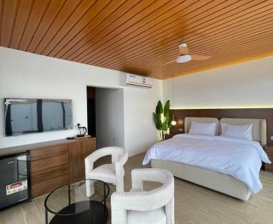 Tiwi Ski Chalet | Sama Tiwi couples sea view
