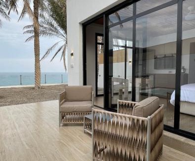 Tiwi Ski Chalet | Sama Tiwi couples sea view