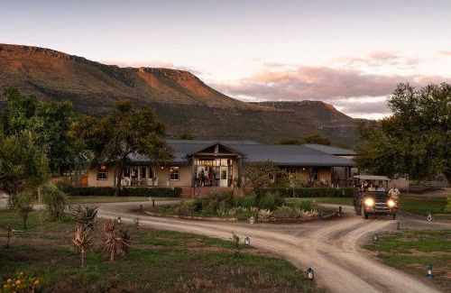 Blue Crane Route Cabin | Samara Karoo Reserve