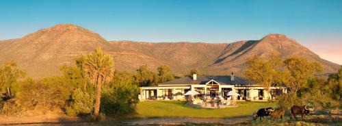 Blue Crane Route Cabin | Samara Karoo Reserve