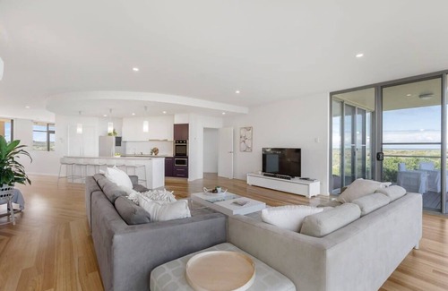 Middleton House | Samphire Middleton-Absolute Beachfront-Luxury-WiFi