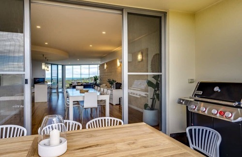 Middleton House | Samphire Middleton-Absolute Beachfront-Luxury-WiFi