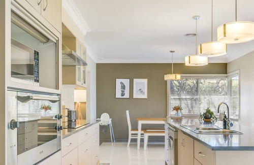 Orange House | Sampson Street - Large Stylish CBD Home, Sleeps 11