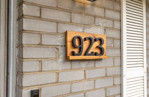 Royal Oak House | Sams Place: Western Vibe Blocks from DT RO