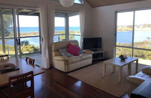 Bermagui House | Samten Pa Seaside Cottage - Stunning Views!!