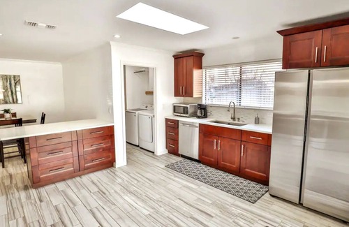 San Antonio House | San Antonio Escape. Close to Lackland, SeaWorld, Fiesta Texas, and Riverwalk