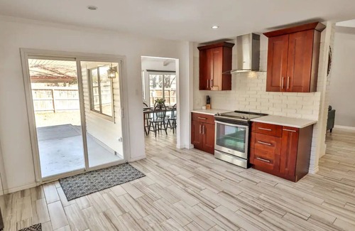 San Antonio House | San Antonio Escape. Close to Lackland, SeaWorld, Fiesta Texas, and Riverwalk