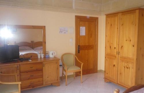 Xlendi House | San Antonio Guesthouse