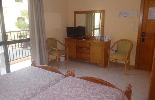 Xlendi House | San Antonio Guesthouse