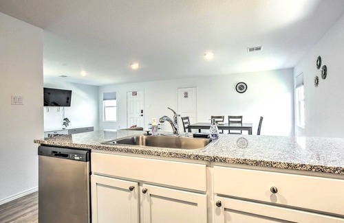San Antonio House | San Antonio Home w/Smart TVs ~ 11 Mi to Dtwn!