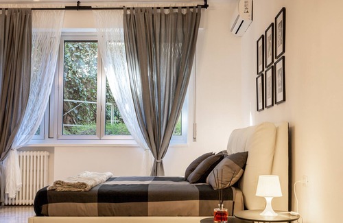Milan Centre Apartment | San Babila Luxury Milanese Apartment