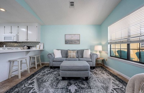 Summer Breeze House | SAN-DEE | Affordable Condo + 5min WALK TO BEACH!